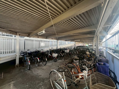 【駐輪場】 | エバーグリーン住吉 | 駐輪場に屋根があるので、雨の日に自転車が濡れにくく嬉しいですね