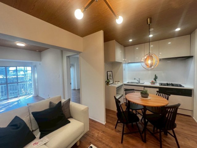 【居間・リビング】 | エバーグリーン住吉 | 【２ＷＡＹアクセス】大阪メトロ四ツ橋「玉出」駅まで徒歩約４分！南海本線「粉浜」駅まで徒歩８分！毎日の通勤・通学に便利ですね♪