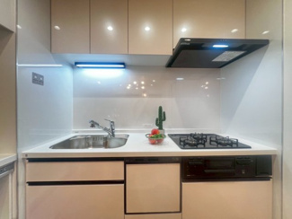 【キッチン】 | エバーグリーン住吉 | 食洗機付システムキッチン！壁付けタイプだから料理に集中できますよ♪