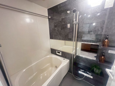 【浴室】 | エバーグリーン住吉 | ゆったりとくつろげる綺麗な浴室ですよ！あったら嬉しい浴室乾燥機付き！雨の日でもお洗濯が出来るのはポイントですね♪