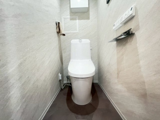 【トイレ】 | エバーグリーン住吉 | 温水便座洗浄便座ですので、寒い日も温かい便座で安心して使用していただけますよ！