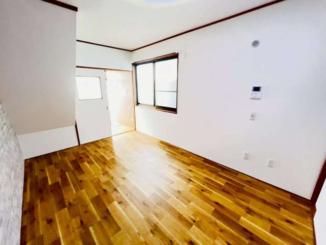 磯馴町4丁目戸建の居間・リビング