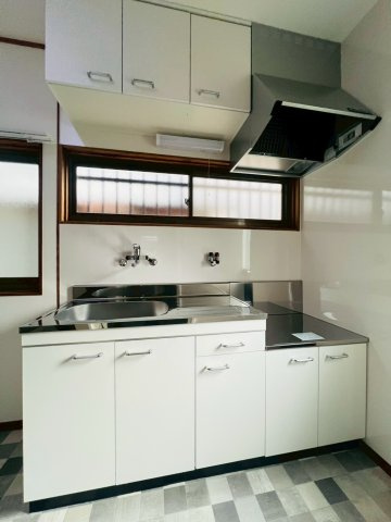 磯馴町4丁目戸建のキッチン