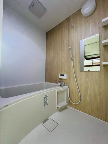 磯馴町4丁目戸建の浴室