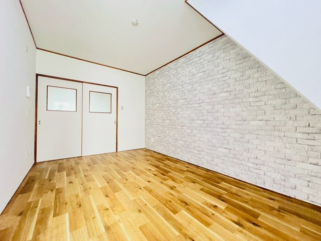 磯馴町4丁目戸建の居間・リビング