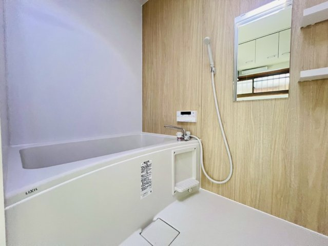 磯馴町4丁目戸建の浴室
