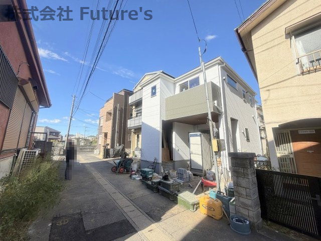 三郷市戸ケ崎1丁目　新築戸建　全1棟の前面道路含む現地写真|前面道路含む現地写真です。