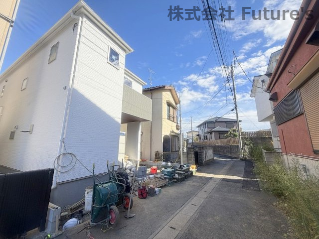 三郷市戸ケ崎1丁目　新築戸建　全1棟の前面道路含む現地写真|前面道路含む現地写真です。