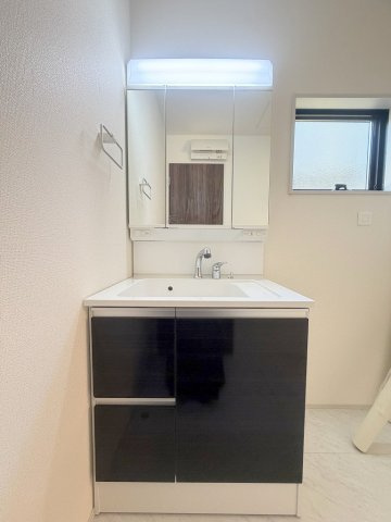 三郷市戸ケ崎1丁目　新築戸建　全1棟の独立洗面台|同施工会社の参考写真になります。