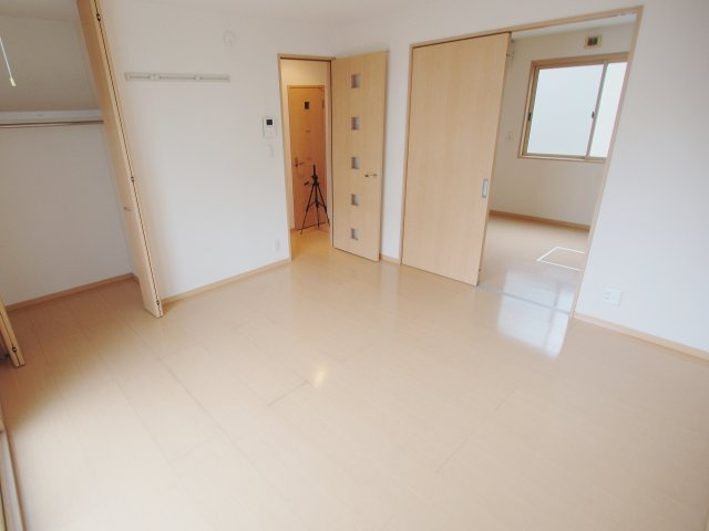 ローズコート堀越の洋室