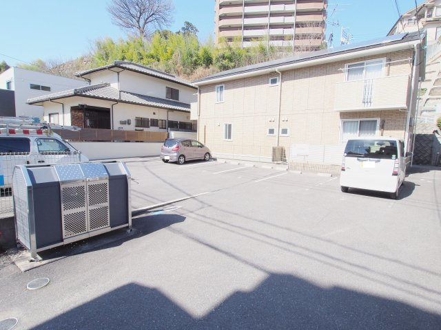 ローズコート堀越の駐車場