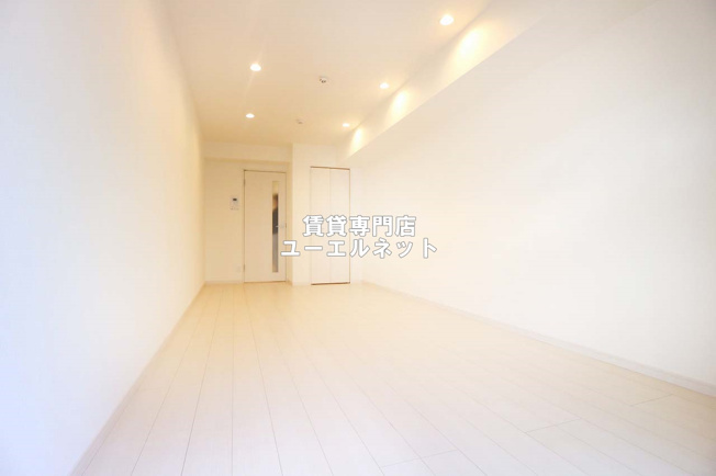 【寝室】 | リブリ吹田岸部 | 明るく開放感のある居室で、自分だけのくつろぎ空間を。