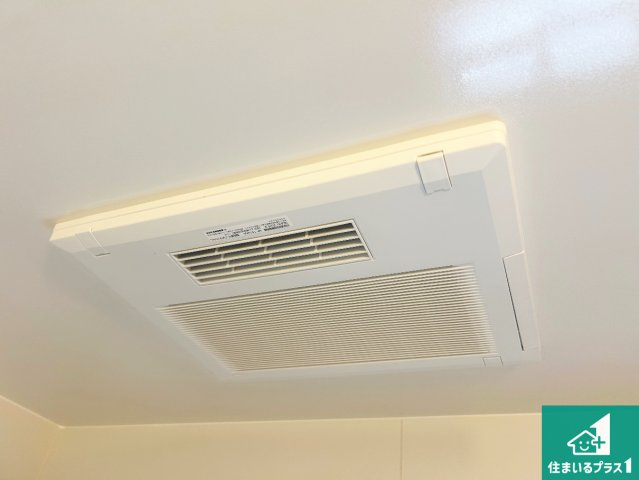 池田市天神　新築一戸建ての冷暖房・空調設備|四季を通して快適なバスライフをお手伝いする浴室暖房乾燥機！浴室の乾燥・暖房・涼風・換気はもちろん、２４時間換気にも対応！