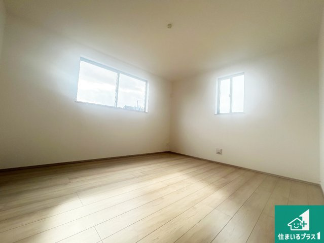 池田市天神　新築一戸建ての洋室|シンプルな洋室は、自分好みのインテリアが楽しめます♪ご家族とインテリアや家具を選びに行くのは新築購入時の醍醐味の一つです。ぜひお楽しみください♪