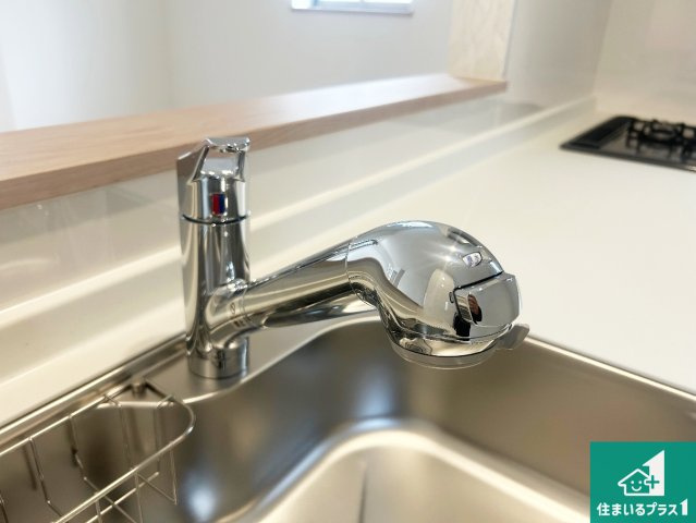 池田市天神　新築一戸建ての設備|浄水器を内蔵！炊飯時、お茶を作る時に安心してお水を使えます！お湯と冷水、浄水と原水、シャワーの切替えもワンタッチです！