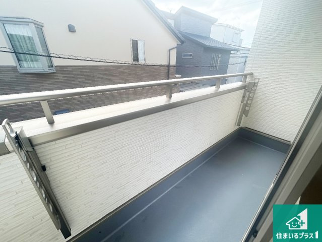 池田市天神　新築一戸建てのバルコニー|日当たりのよいバルコニー！お部屋が開放的に！
