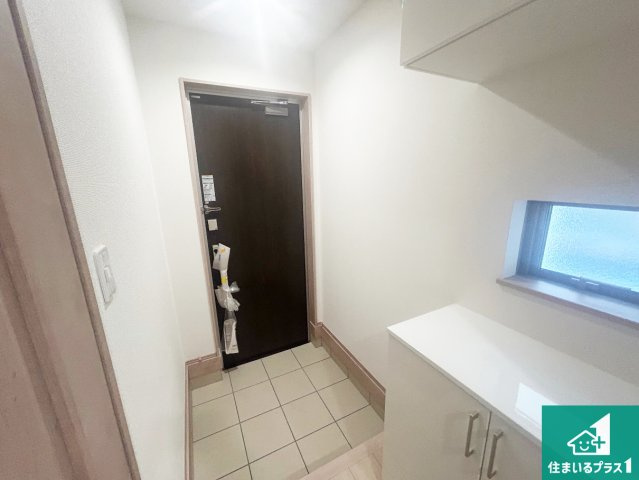 池田市天神　新築一戸建ての玄関|シューズボックスにはたくさんの靴が収納できるので玄関周りはいつもスッキリ！ご家族が増えても安心！