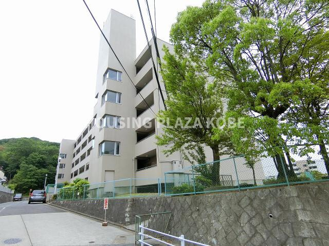 北須磨団地Ｆ棟の外観