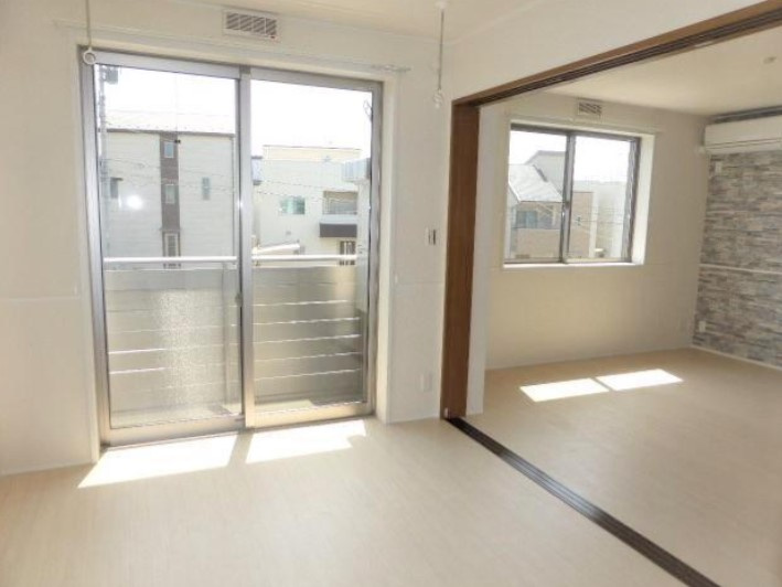 西大宮ガーデンヒルズⅡの居間・リビング