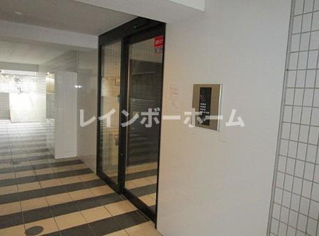 フローラ舞浜のエントランス