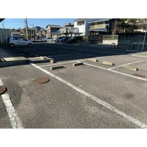 サープラスⅡ牟都志の駐車場