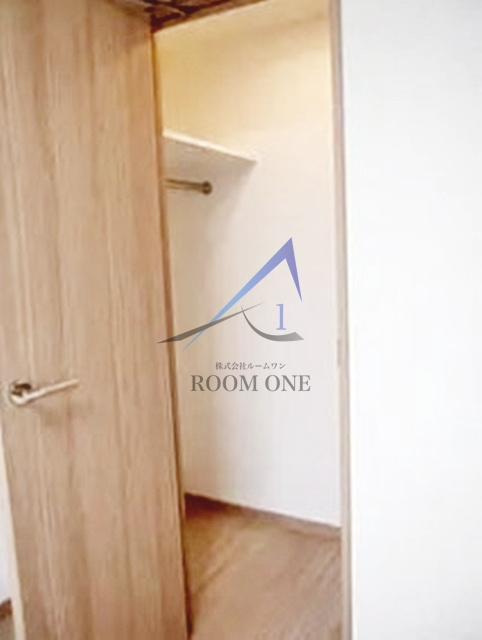 ルーブル東蒲田八番館の収納|ウォークインクローゼットです。