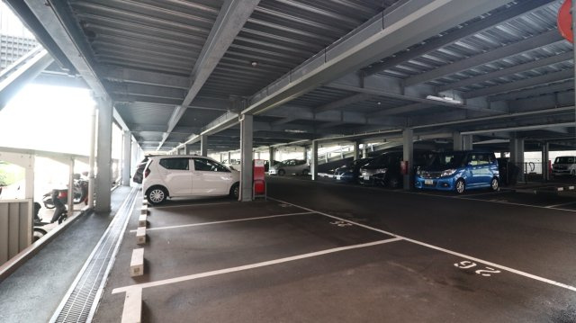 リブコートフェリス須磨山手台の駐車場