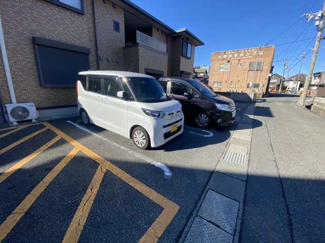 メゾンドソレイユの駐車場