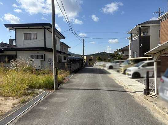 【前面道路含む現地写真】