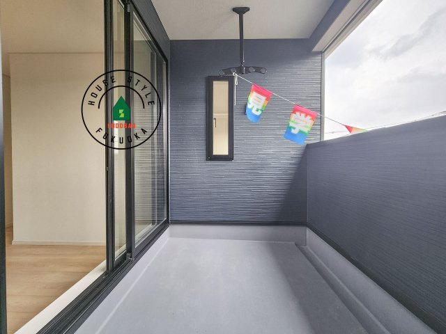 福岡市早良区野芥4丁目第25-2棟（1号棟）の外観：施工例|バルコニーに自分のこだわりをもたせる。120％自由自在のバルコニー。もちろんお洗濯物を干す、ゴミを一時保管するなどもおまかせください。バルコニーを多目的スペースとして考えてみましょう。