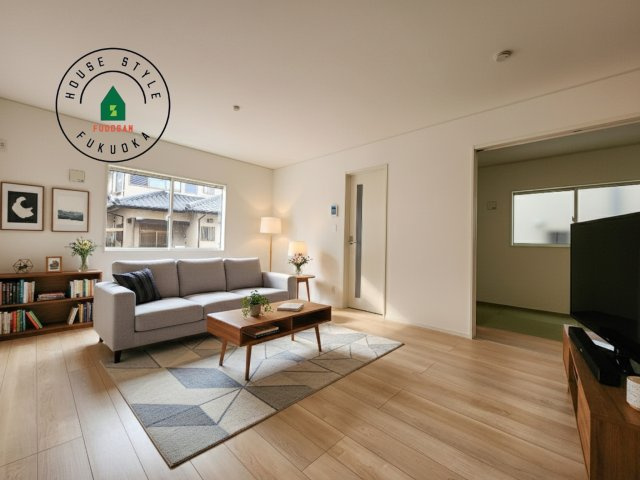 福岡市早良区野芥4丁目第25-2棟（1号棟）の居間・リビング|明るく開放的なリビングダイニングは豊かな陽光が注ぎ込み、やすらぎの空間を演出してくれます。ご家族で楽しいひとときをお過ごし下さい。※家具はCGを合成したものです。