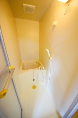 【浴室】 | リーヴェルステージ横浜西 | 清潔感のある浴室♪