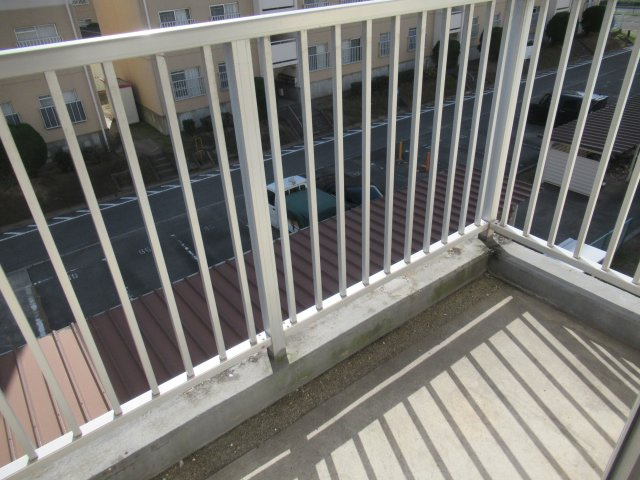 兵庫県公社　姫路市川６号棟のバルコニー|南向きのバルコニー
