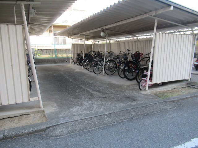 兵庫県公社　姫路市川６号棟のその他共用部分|駐輪場です