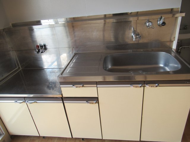 兵庫県公社　姫路市川６号棟のキッチン|キッチンでお料理をお楽しみください