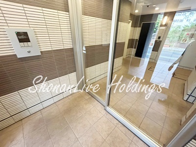 【エントランス】 | ウエスト・ストーリー | オートロック付きエントランス♪