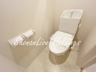 【トイレ】 | ウエスト・ストーリー | 温水洗浄便座付き♪