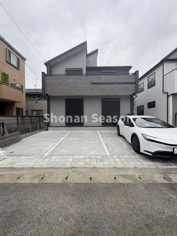 【外観】 | 並列かースペース２台◎お車を複数台お持ちのご家庭も安心です！