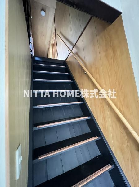 福知山市字内記の一戸建てのセキュリティ|内階段です☆彡