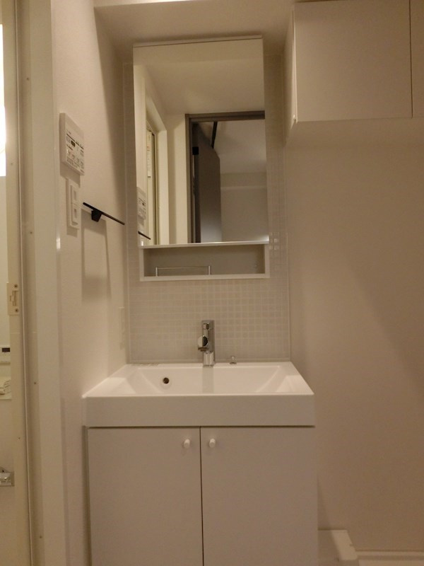 新品家具付きマンション宮川町1(KaGood神奈川)の洗面所