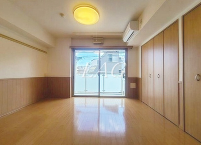 【居間・リビング】 | エイチアールケイビル | 洋室のお部屋です。