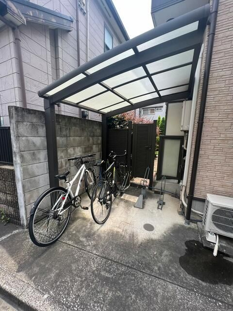 メゾンクレールの駐車場