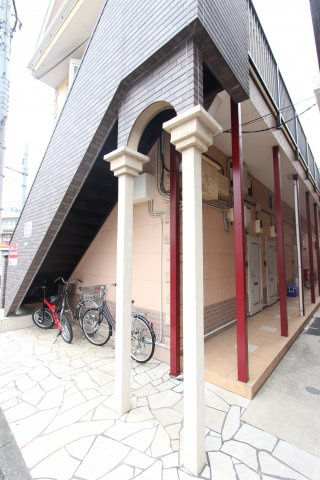 ネオステージ大倉山Ａのエントランス