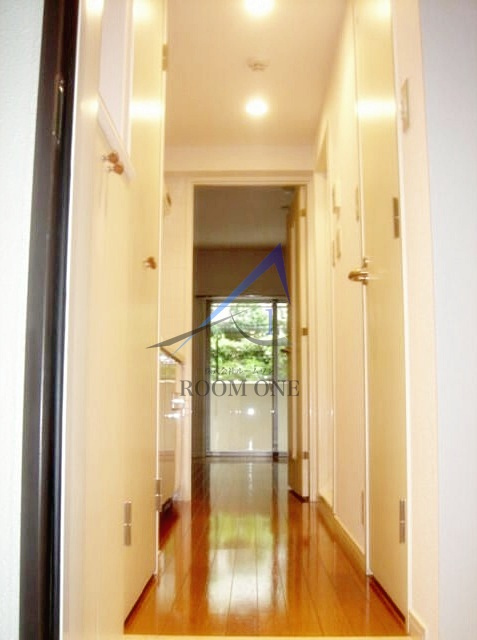 プレール・ドゥーク西新宿の玄関|玄関です。