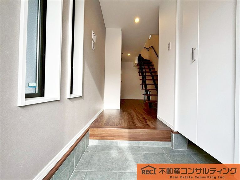 神戸市灘区篠原北町4丁目　新築戸建　B号地の玄関