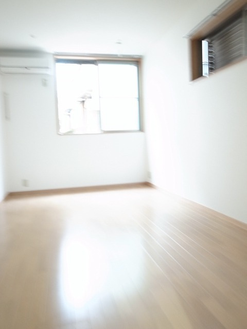 ロビンコート祐天寺 103号室の居間・リビング