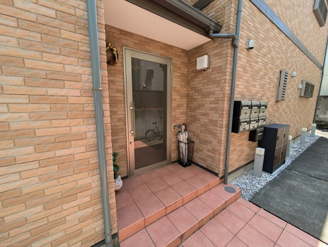 ロビンコート祐天寺 103号室のエントランス