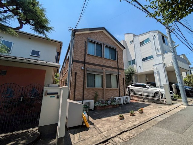 ロビンコート祐天寺 103号室の外観