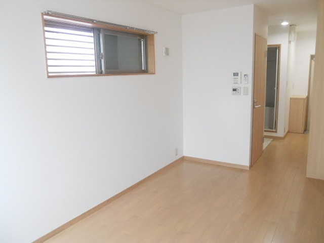 ロビンコート祐天寺 103号室の居間・リビング