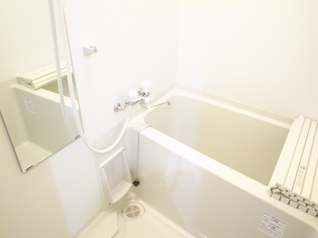 ロビンコート祐天寺 103号室の浴室